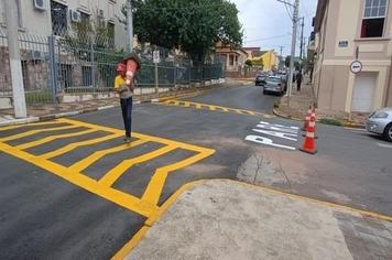 RUA FIORAVANTE CASSIOLATO RECEBE NOVA SINALIZAÇÃO VIÁRIA