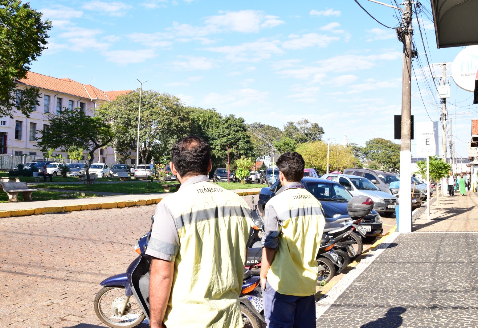 RESPEITEM A SINALIZAÇÃO NA PRAÇA DR CARVALHO